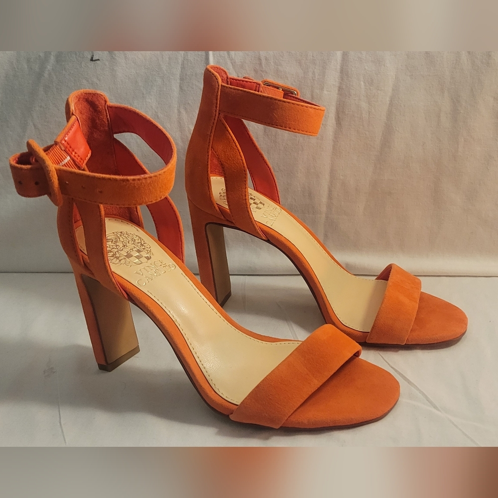 *NEW* Vince Camuto Bevveyn sueded heels